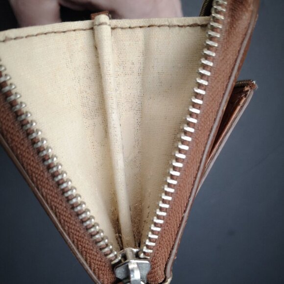 Fossil Genuine Leather Ladies Brown Zipper Closure Wallet - Picture 7 of 8